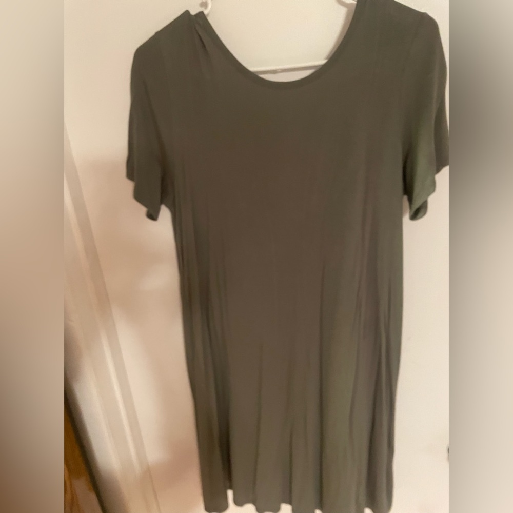 Women’s Size: M  Color Green.